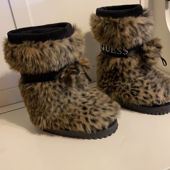 Guess wedge fuzzy boots - Picture 4 of 7